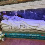 Statua di Santa Teresa del Bambin Gesù