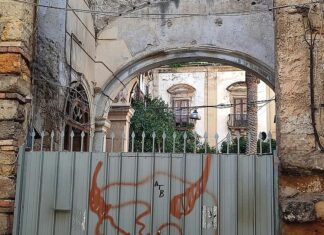 Palazzo Papè Valdina ingresso