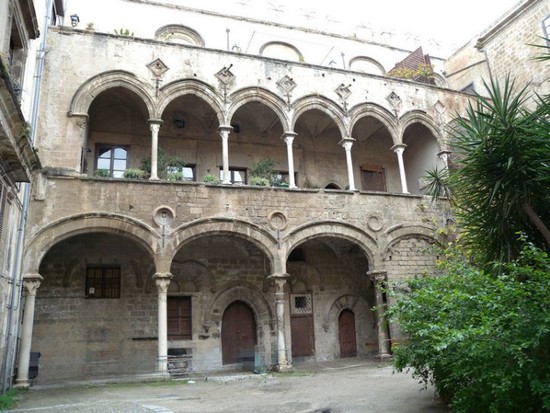Palazzo Ajutamicristo Palermo