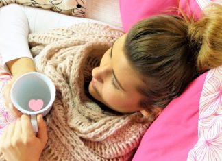 Donna con influenza