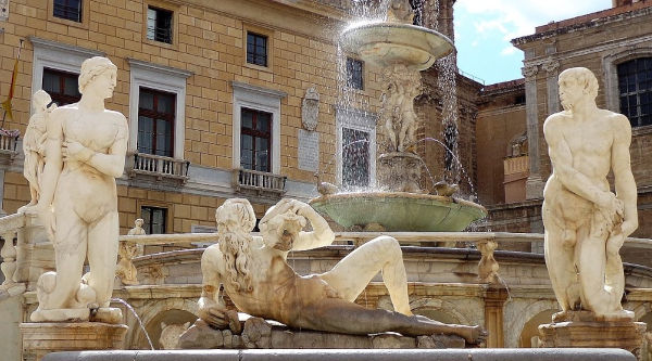Fontana Pretoria - o fontana della vergogna Gruppo stautuario del fiume