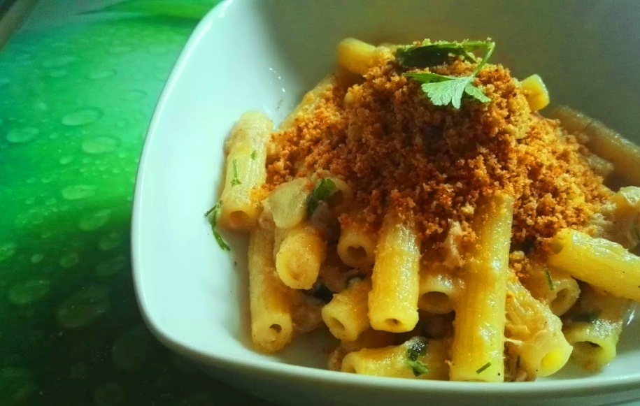 pasta col tonno e mollica tostata