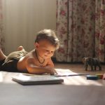 Bambino-e-giocattoli