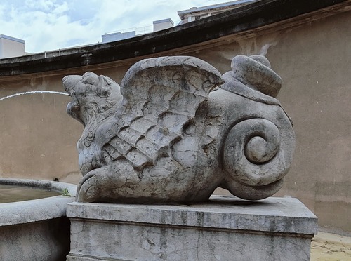 Fontana dei due Dragoni - particolare