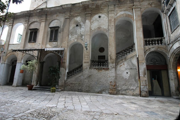 Palazzo Requesenz - cortile interno