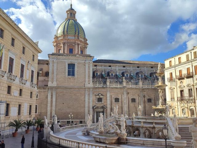 Chiesa di san Giuseppe dei Teatini da piazza Pretoria