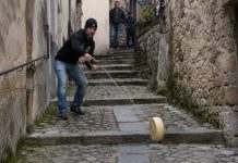 gioco del maiorchino Novara di Sicilia